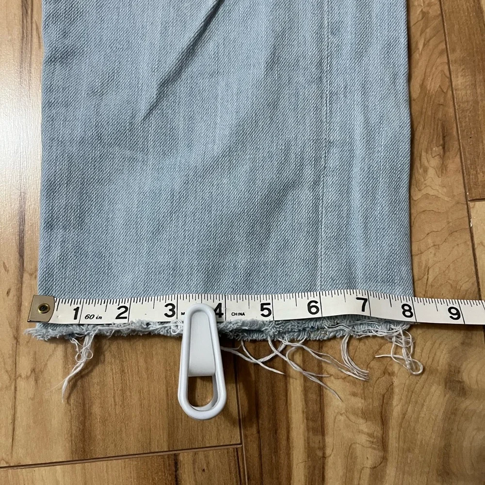 Flying Monkey Crop Distressed Denim Jeans Light Wash Inseam 23.5” Size 27